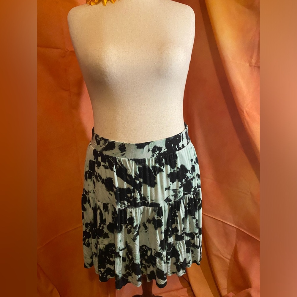 Torrid size 1 (14/16) tie dye skirt, with pockets
